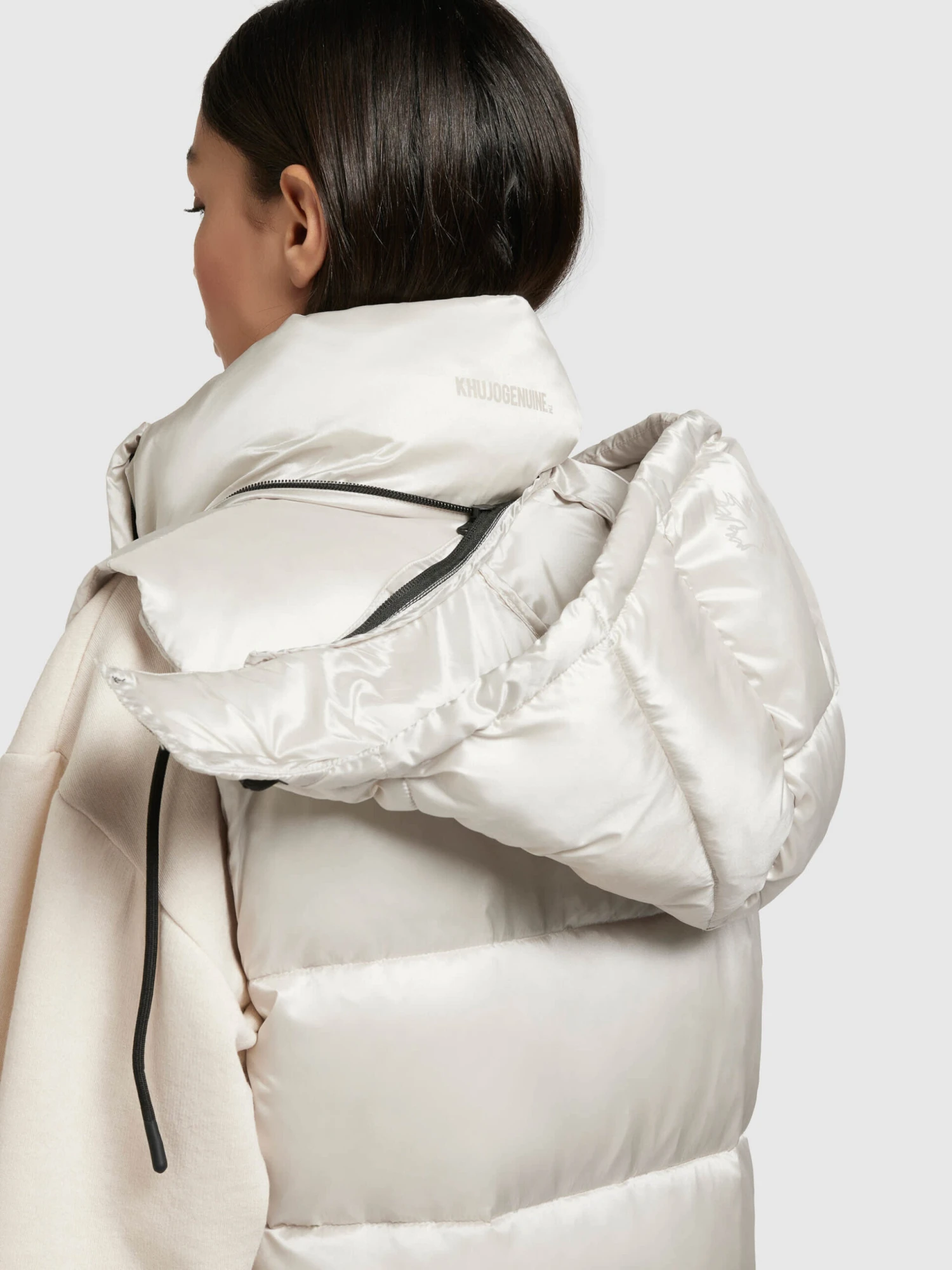 Khujo Weste TOURIN SATIN In Perlweiß 10 Khujo Weste TOURIN SATIN In Perlweiß – Bild 8